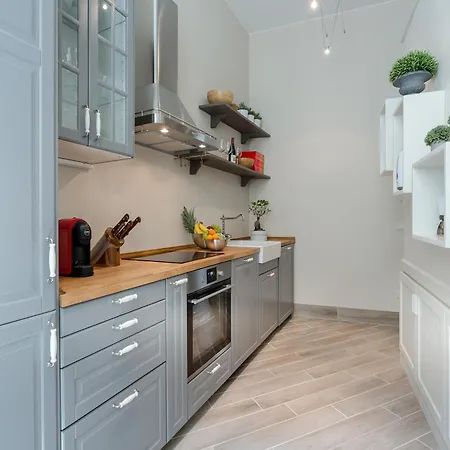 Historical Gem In The Heart Of Apartman *